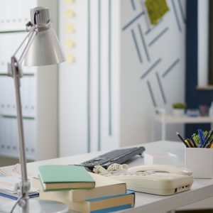 Empty business workspace with office supplies and technology Virtualni asistent